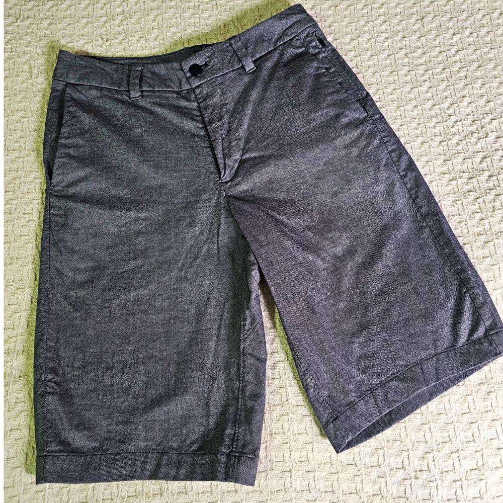 lululemon Men’s Gray Chino Shorts Flat Front Zip Stretch Slash Pockets Logo 28